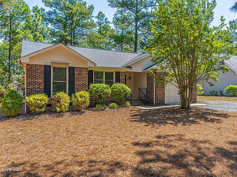 1355 Longleaf Dr E — Photo 1