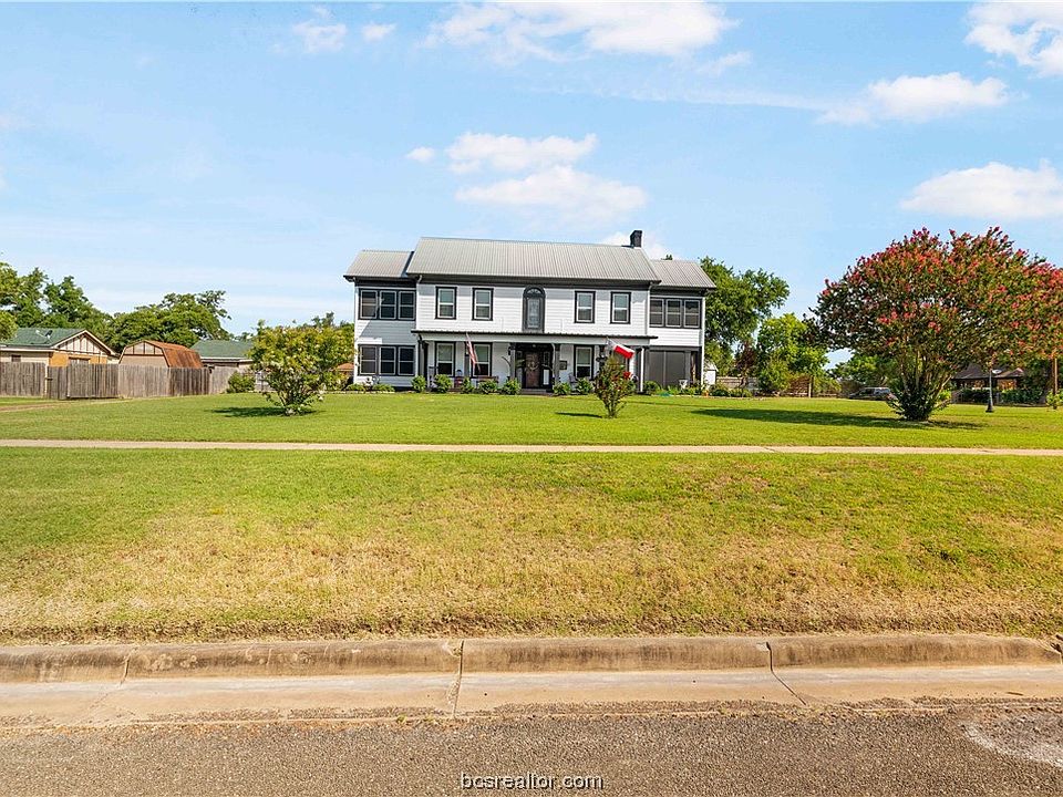 507 E Barton St Calvert TX 77837 Apartments For Rent Zillow