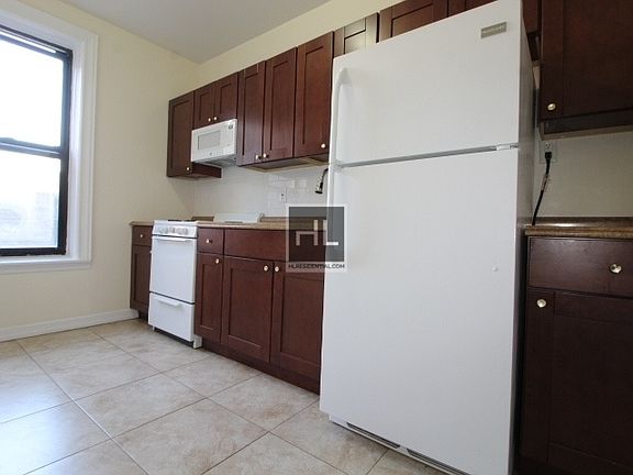 3rd image of 8014 18th Ave #B7