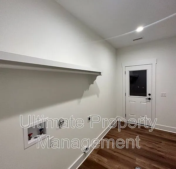 213 Myrtle Ave — Photo 30