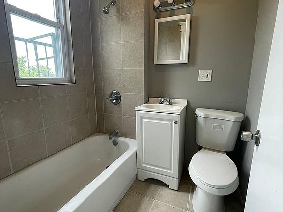 5th image of 167 Clendenny Ave APT 3L