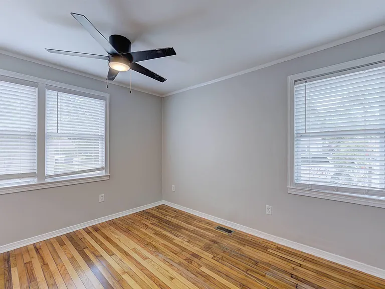 322 S Kilbourne Rd — Photo 17