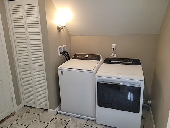4th image of 530 E Alcott St #2