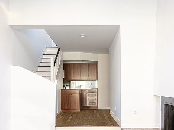 4th image of 425 E 78th St APT 6G