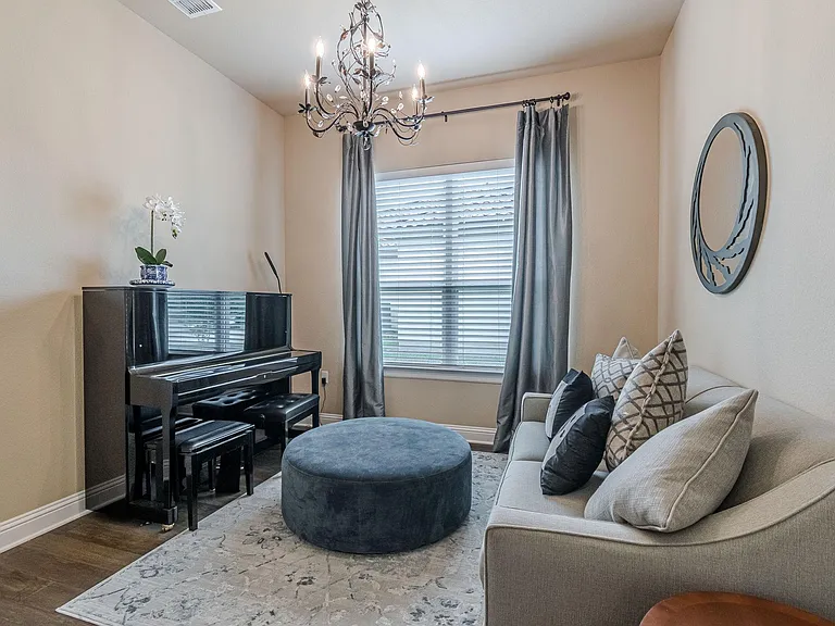 115 Laughing Pear Cv — Photo 10