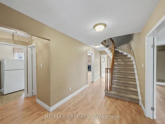 3rd image of 45 Blair Cres