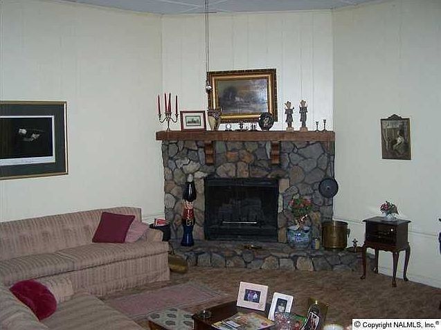 2nd image of 700 Douglas Dr NW