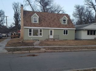 916 W Central Ave, Minot, ND 58701