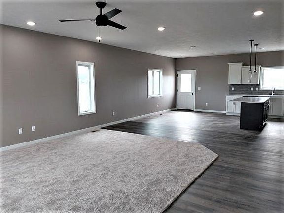 2nd image of 203 Hollyhock Ln