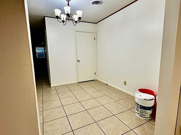 4th image of 903 Lois St Unit 9