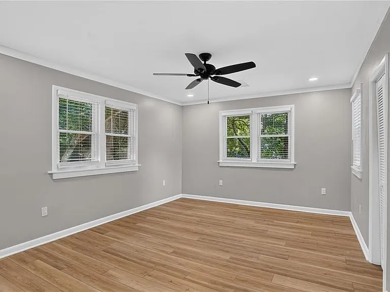 1220 Roxboro Dr NE — Photo 10