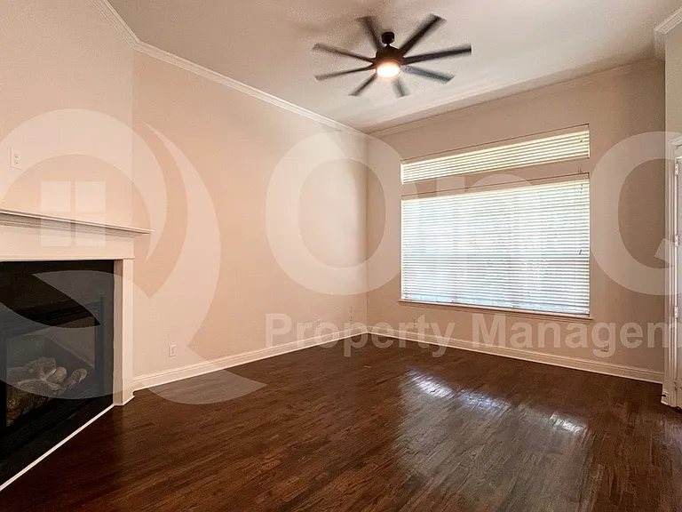 2209 Kirby St — Photo 5