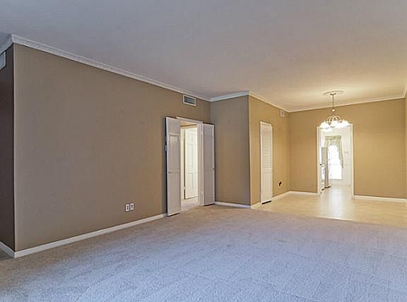 5th image of 4320 Bellaire Dr S APT 202