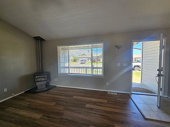 4th image of 1903 Trails Edge Dr