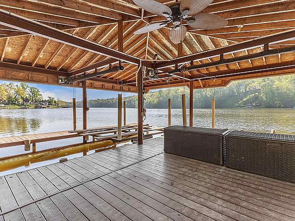5th image of 618 Beechwood Dr