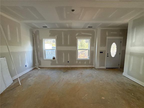 3rd image of 297 Wilshire Rd NE