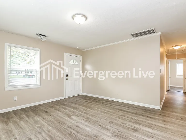 107 Camden Cir — Photo 8