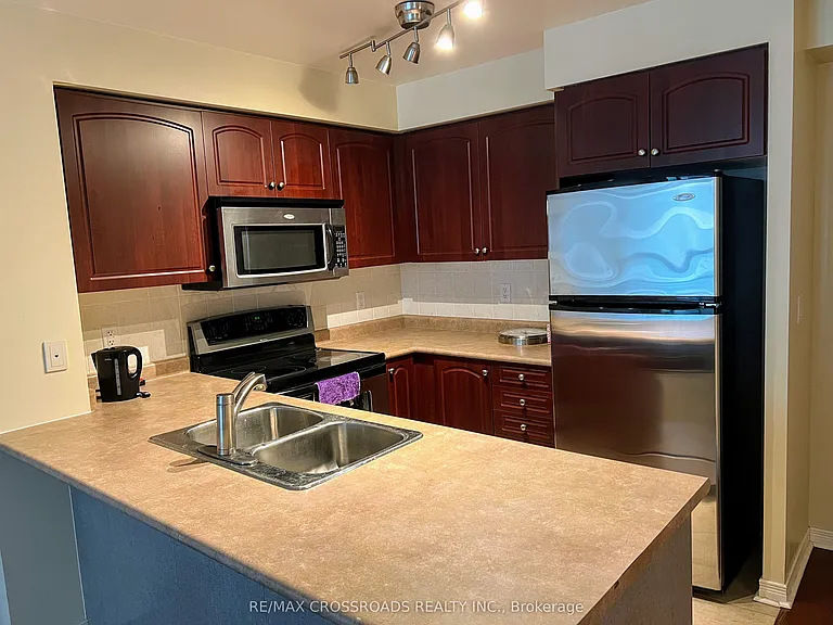 509 Beecroft Rd #817 — Photo 2