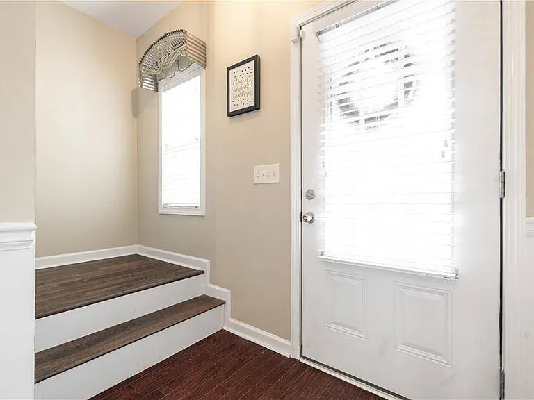 3065 Windcrest Ct — Photo 2