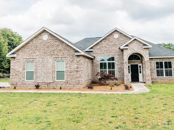 448 E Seminole Dr, Byron, GA 31008