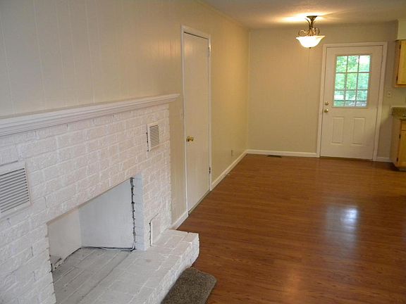3rd image of 214 Lakeshire Dr