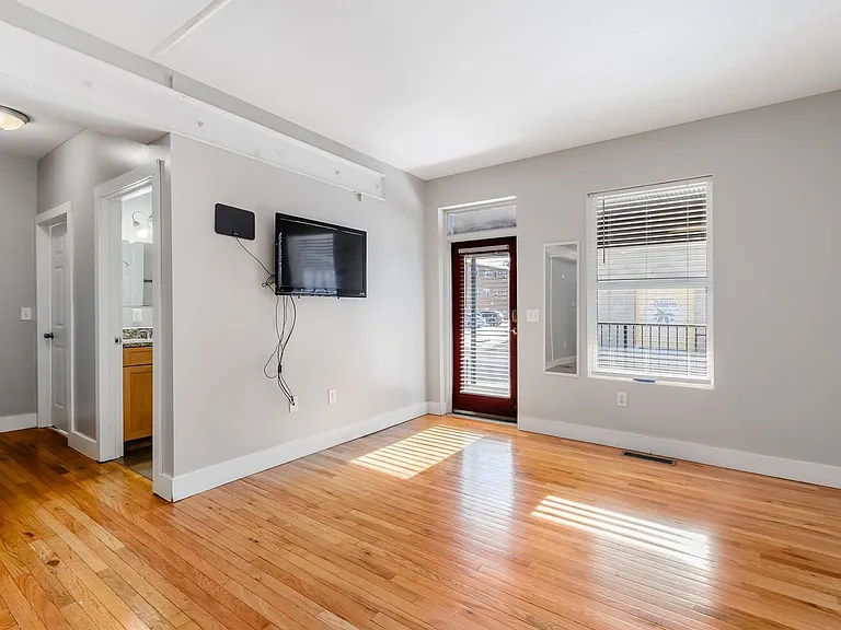 24 Chittenden Ave — Photo 8