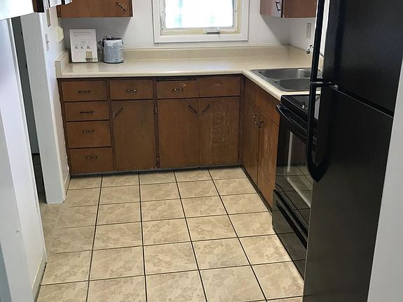 3rd image of 656 Fairbanks St