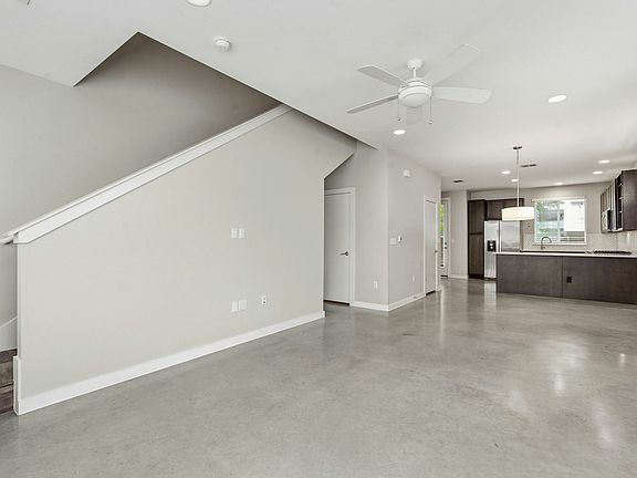 5th image of 801 N Bluff Dr Unit 33