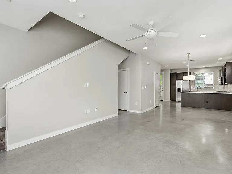 801 N Bluff Dr #33 — Photo 5