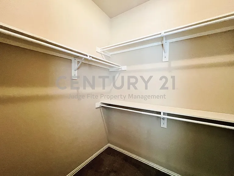 552 Kerry St — Photo 14