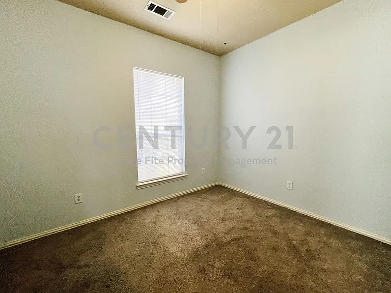 552 Kerry St — Photo 19