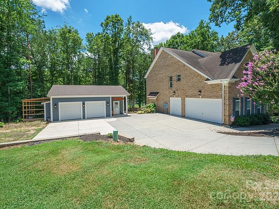 3rd image of 325 Silvercliff Dr