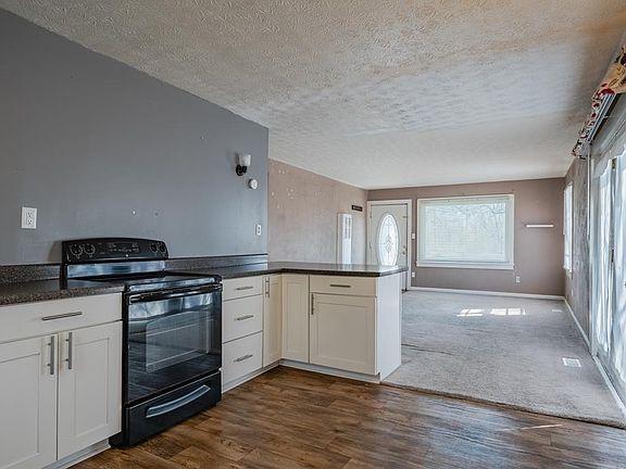 5th image of 45 Oakdale Ave