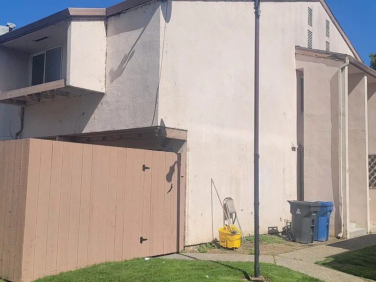 915 Acosta Plz #12 — Photo 4