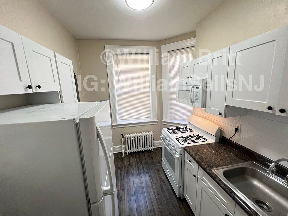 1st image of 264 Palisade Ave APT 2A