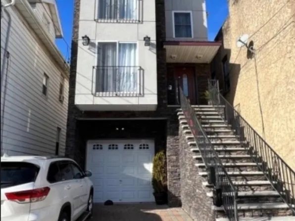 31 Spencer St, Elizabeth City, NJ 07202