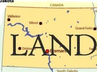 521 Vineyard Dr, Grand Forks, ND 58201