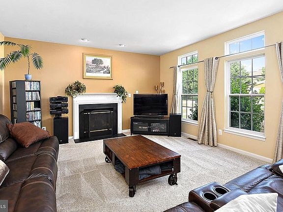 3rd image of 42 Cantwell Dr