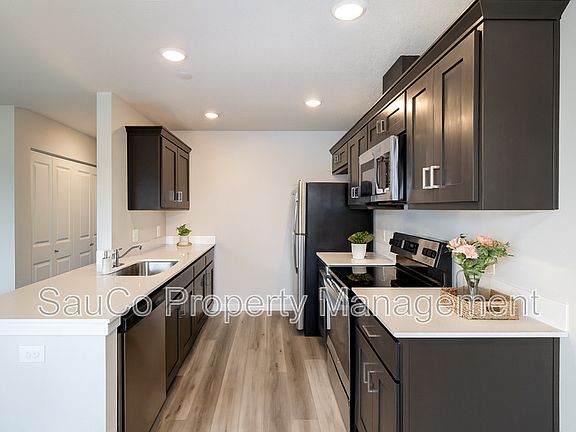3rd image of 2564 Hawthorne St #301