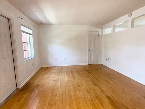 5th image of 1523 Catherine St APT 18