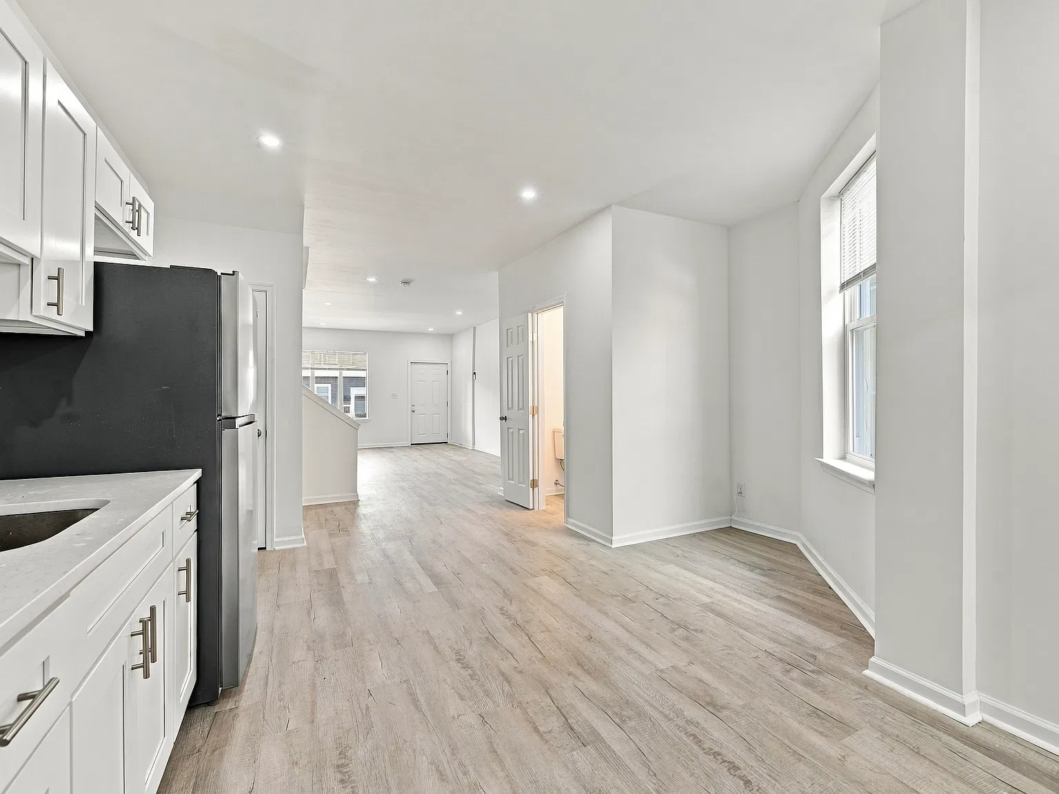 5 bed, 1.5 bath, 1640 sqft, $2,150 — Photo 2