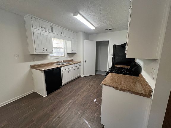 5th image of 7354 Tracy Ln