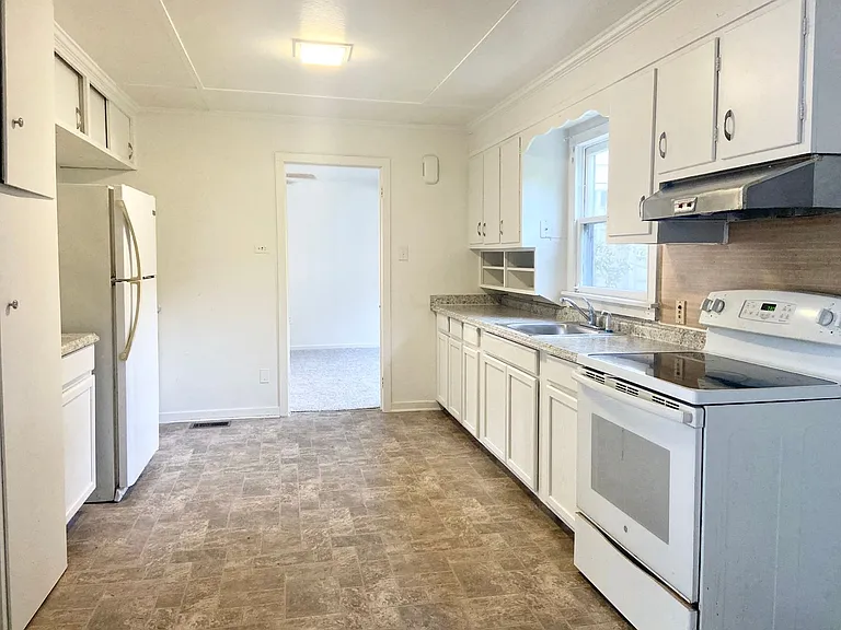 804 Maple St — Photo 4