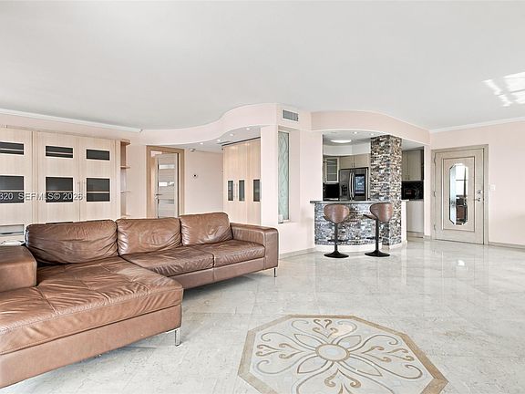 5th image of 500 Bayview Dr APT 2121
