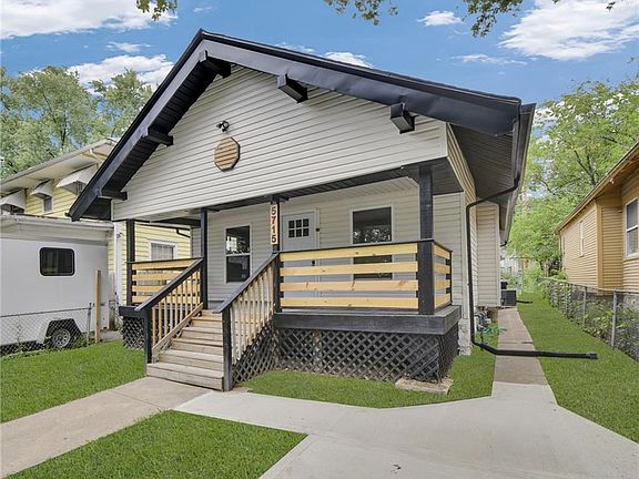 3rd image of 5715 Forest Ave