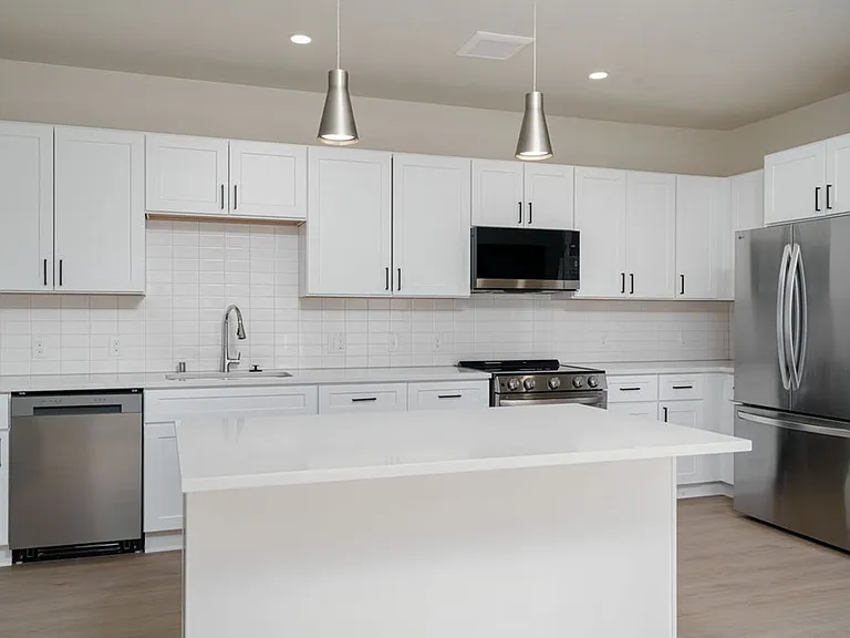 The Vistas Apartments at Beacon Hill — Photo 23