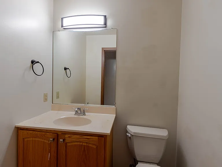 224 Logan Ave — Photo 9