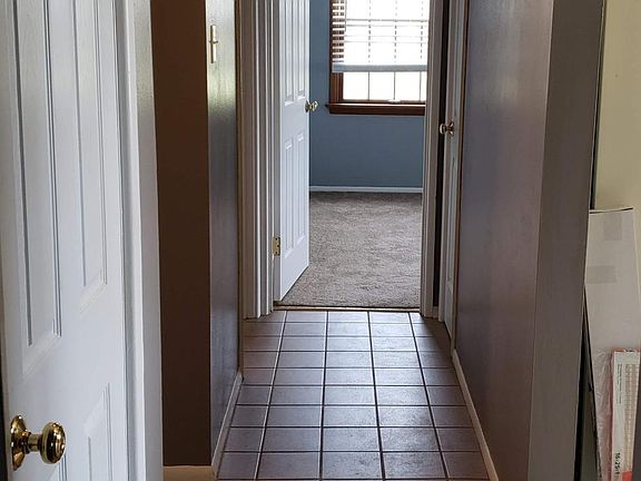 3rd image of 606 Thunderbird Ct APT G