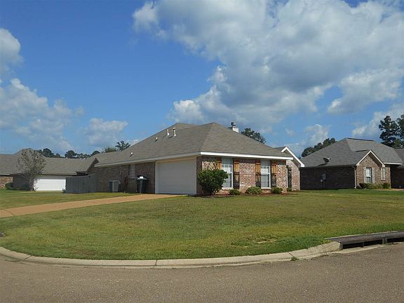 3rd image of 1070 Spanish Oak Dr