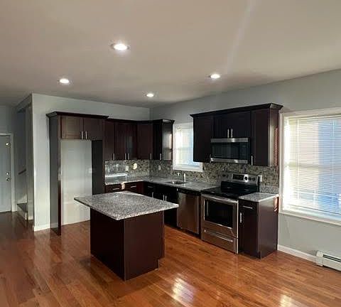 5th image of 605 Charles St Floor 2